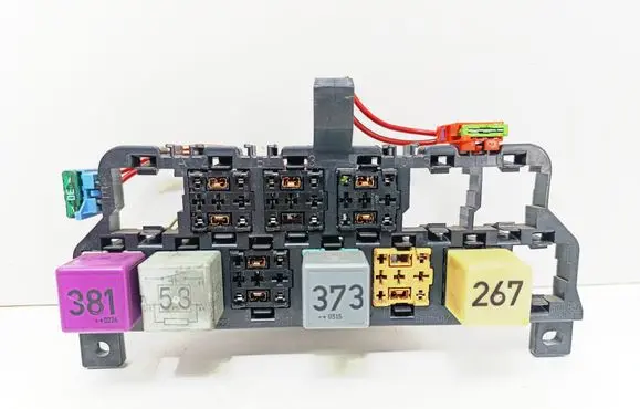 Skoda Superb B5 (3U) Fuse module 8D0937503E