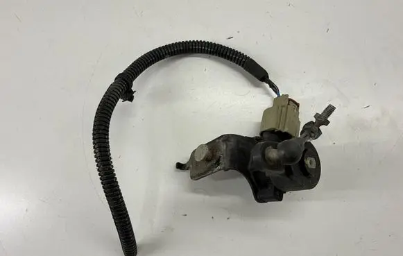 Chevrolet Camaro Air suspension front height level sensor 23405180 23110420 84365975