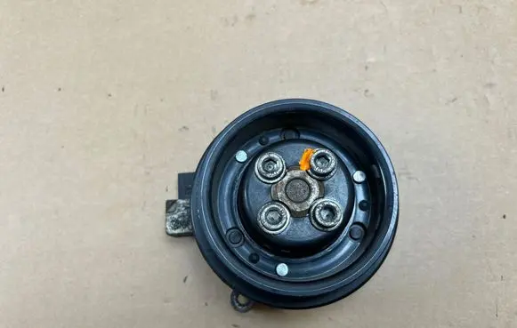 Volkswagen PASSAT B6 Water pump 01643304