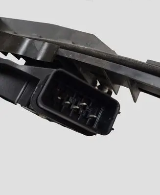 Ford C-MAX I Front door lock 2400000