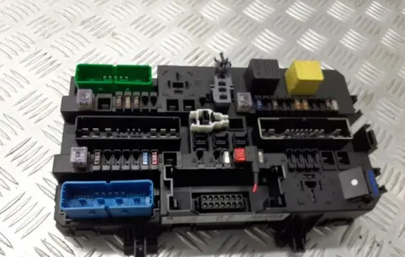 Opel Astra H High voltage junction box 13145018