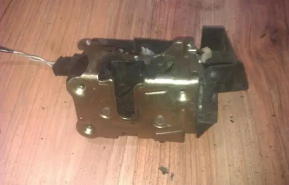 Renault Laguna I Rear door lock