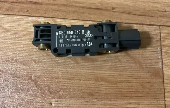 Audi A4 S4 B7 8E 8H Airbag deployment crash/impact sensor 8E0959643B