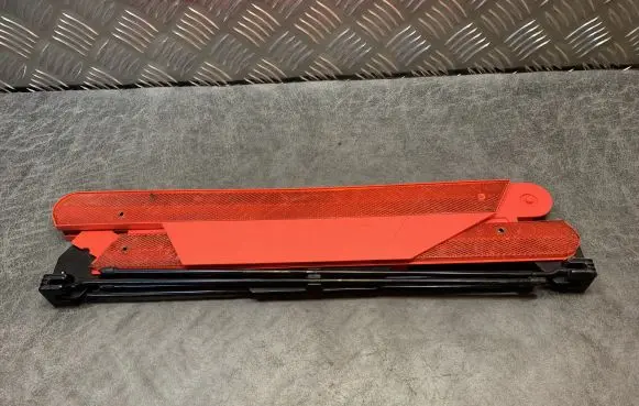 Mercedes-Benz E W211 Tool box A2118900397