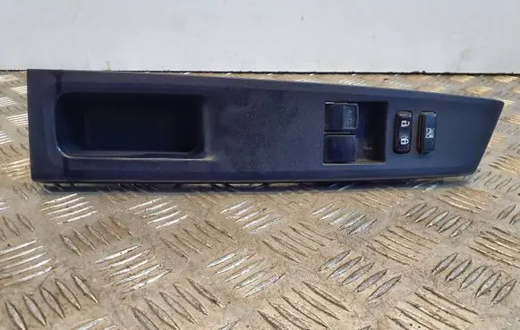 Toyota Yaris Electric window control switch 0560g19 742320D330 FK1704