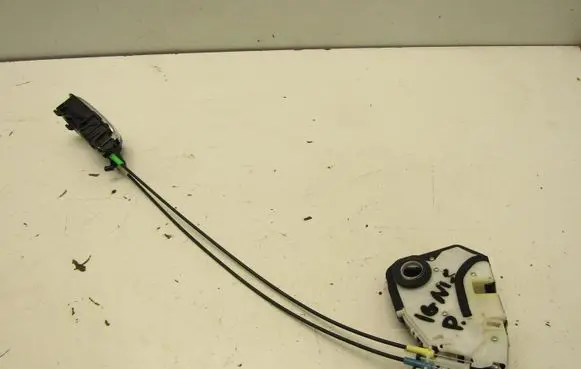Suzuki Ignis Front door lock 611151727