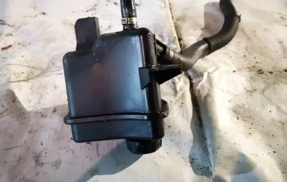 Mitsubishi Carisma Power steering fluid tank/reservoir
