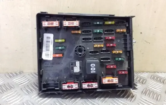 Volkswagen PASSAT CC Fuse module 3C0937125A 3C09712490