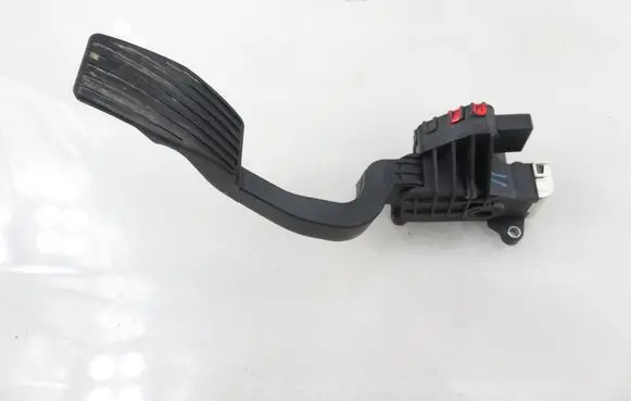Opel Corsa D Accelerator throttle pedal 13305804
