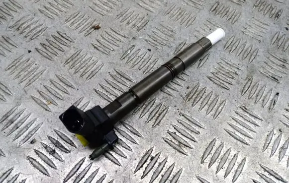 Volkswagen PASSAT CC Fuel injector 03N130277