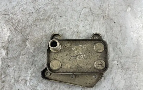 Mercedes-Benz Vito Viano W638 Engine oil radiator 6121880101 A6121880101