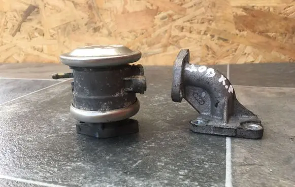 Audi A4 S4 B6 8E 8H EGR valve 06C131101 06C131165B