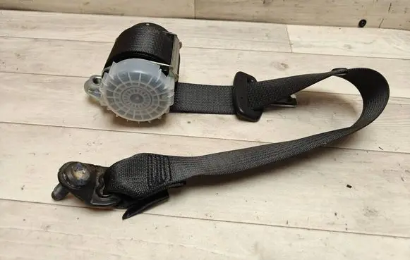 Chevrolet Cruze Rear seatbelt 13283161 610232600 13251539