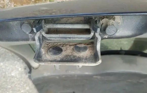 Volvo V50 Tailgate/trunk/boot hinge