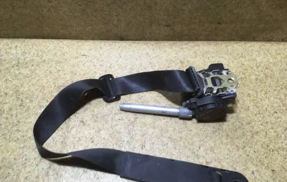 Mercedes-Benz E W124 Front seatbelt 