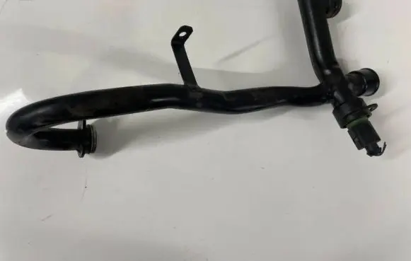 Audi A6 S6 C5 4B Engine coolant pipe/hose 059121083a