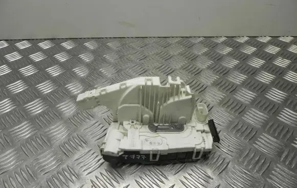 Mercedes-Benz E W212 Loading door lock A0997300535 T777