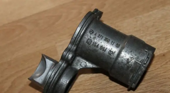 Mercedes-Benz C W203 Engine coolant pipe/hose a2712001156