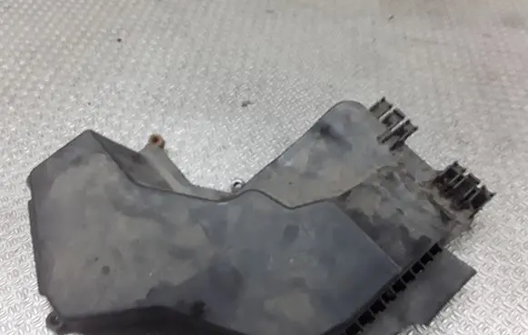 Audi A4 S4 B6 8E 8H Fuse box cover