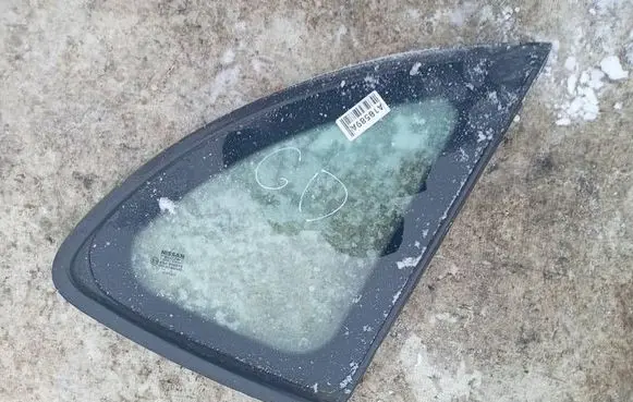 Nissan Almera Tino Rear side window AS2 43R-000015