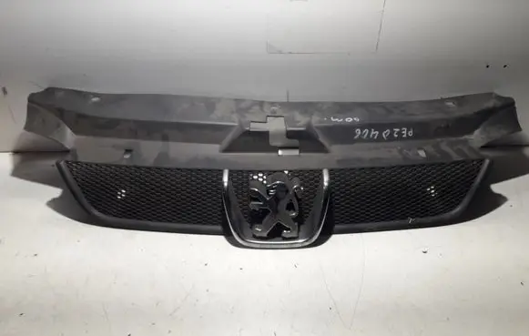 Peugeot 406 Front grill 9631250277