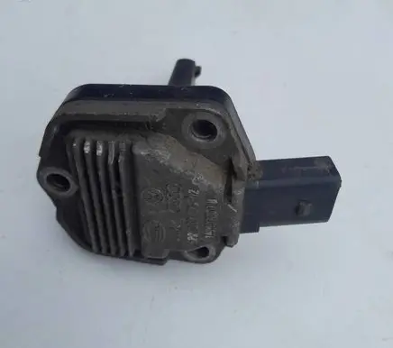 Volkswagen PASSAT B5 Oil level sensor 1J0907660B