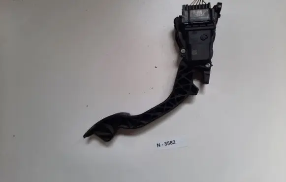 Ford C-MAX I Accelerator throttle pedal 3M519F836AF