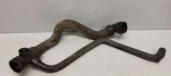 Volkswagen PASSAT B5.5 Engine coolant pipe/hose 4B0121049S