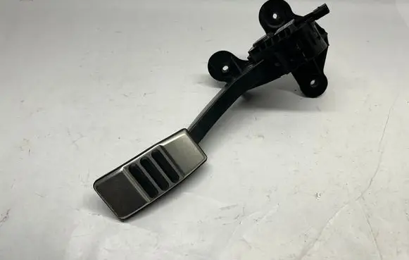 Ford Mustang VI Accelerator throttle pedal CR339F836AC