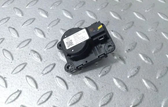 Citroen C4 III e-C4 Air flap motor/actuator TB1102 16000458 HAD36011A