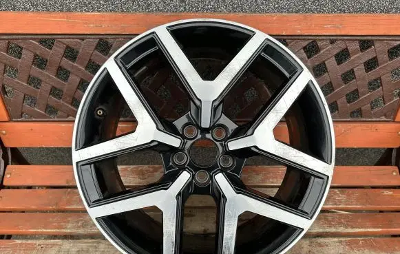 Seat Arona R18 alloy rim 