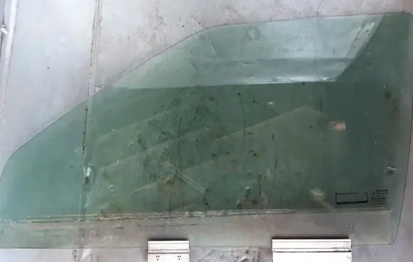 Volvo S70 V70 V70 XC Front door window glass four-door 43R00024