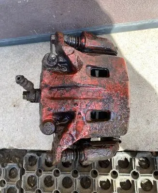 Nissan Pathfinder R51 Front brake caliper