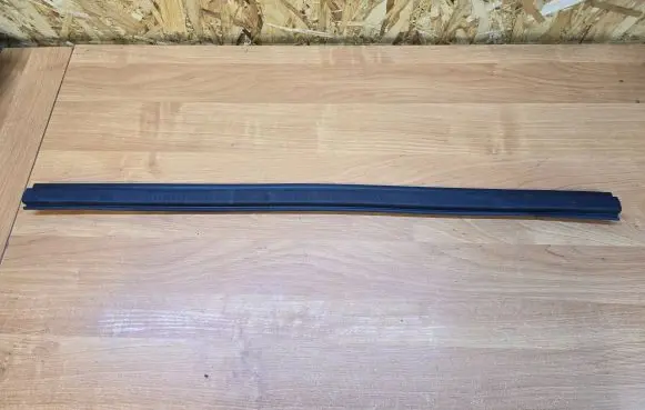 Volvo C70 Rubber seal rear door window/glass 
