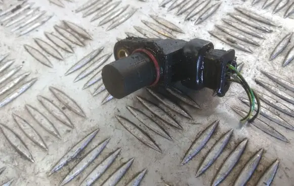 Mercedes-Benz Vito Viano W639 Crankshaft speed sensor 