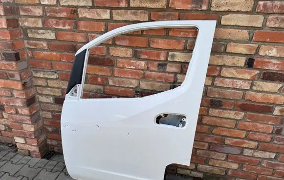 Nissan NV200 Front door