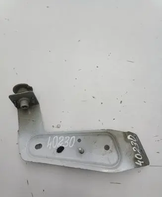 Volvo XC90 Fender mounting bracket