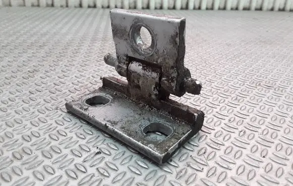 Volvo V70 Front door upper hinge