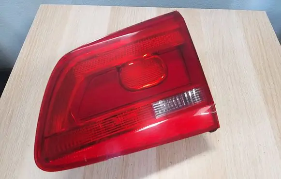 Volkswagen Touran II Tailgate rear/tail lights 1T0945094