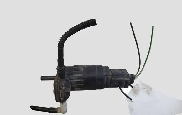 Volkswagen Multivan T5 Windscreen/windshield washer pump 1K695565 4027468