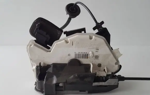 Seat Leon (5F) Rear door lock 5K4839016AG