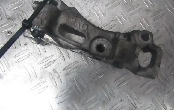 Citroen Xsara Picasso Engine mounting bracket 9645382880