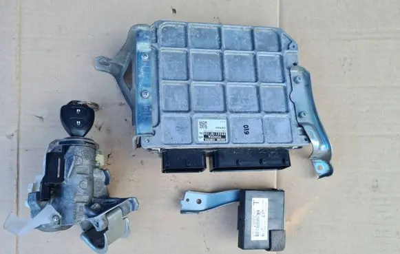 Engine ECU kit and lock set