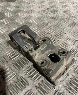 Audi A4 S4 B7 8E 8H Fender mounting bracket 8E0853921