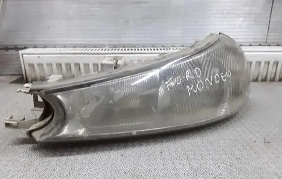 Ford Mondeo MK II Headlight/headlamp E13309022