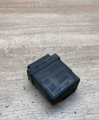 BMW 5 E39 Glow plug pre-heat relay 2246919 72RB510
