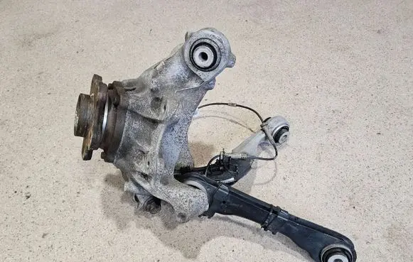 BMW 7 G11 G12 Rear wheel hub spindle/knuckle 6861135 6865661