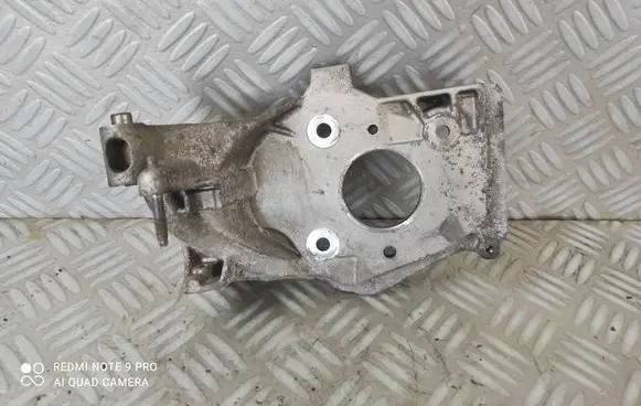 Engine mount bracket