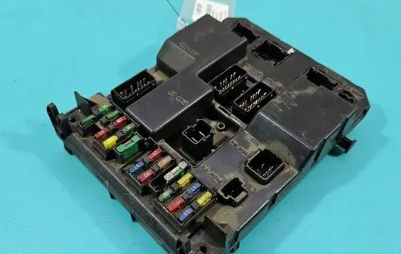 Peugeot 307 Central body control module 9651197080A IMPRK1560069