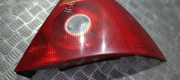 Ford Mondeo Mk III Rear/tail lights 1s7113404a